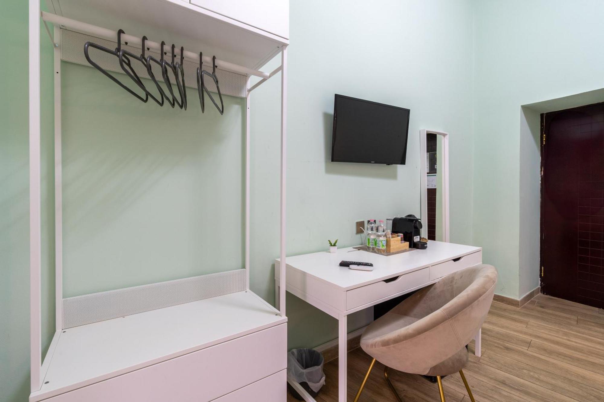 Leoni Di Giada Guesthouse - Close To Central Station Rome Buitenkant foto